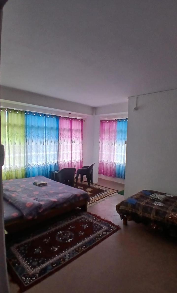 Lama Tsekhang Tawang Buitenkant foto